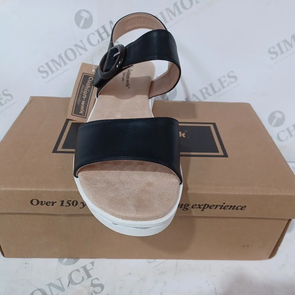 BOXED PAIR OF CUSHION-WALK RING DETAIL OPEN TOE SANDALS IN BLACK SIZE 7