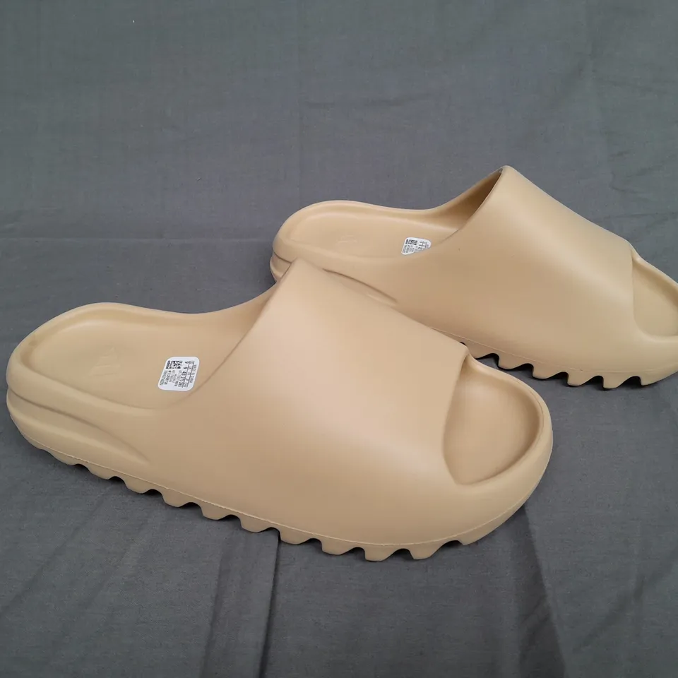 BOXED PAIR OF YEEZY SLIDE BY ADIDAS UK 9 