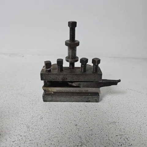 QUICK CHANGE VEE TYPE TOOL HOLDER FOR ROUND & SQUARE SHANK TOOLS (MEDIUM)