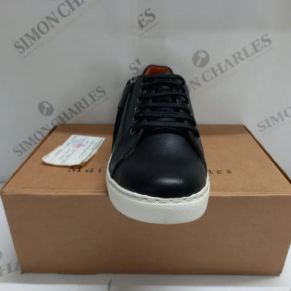 BOXED MAISON DE NIMES LEATHER ZIP SIDE TRAINER - SIZE 7