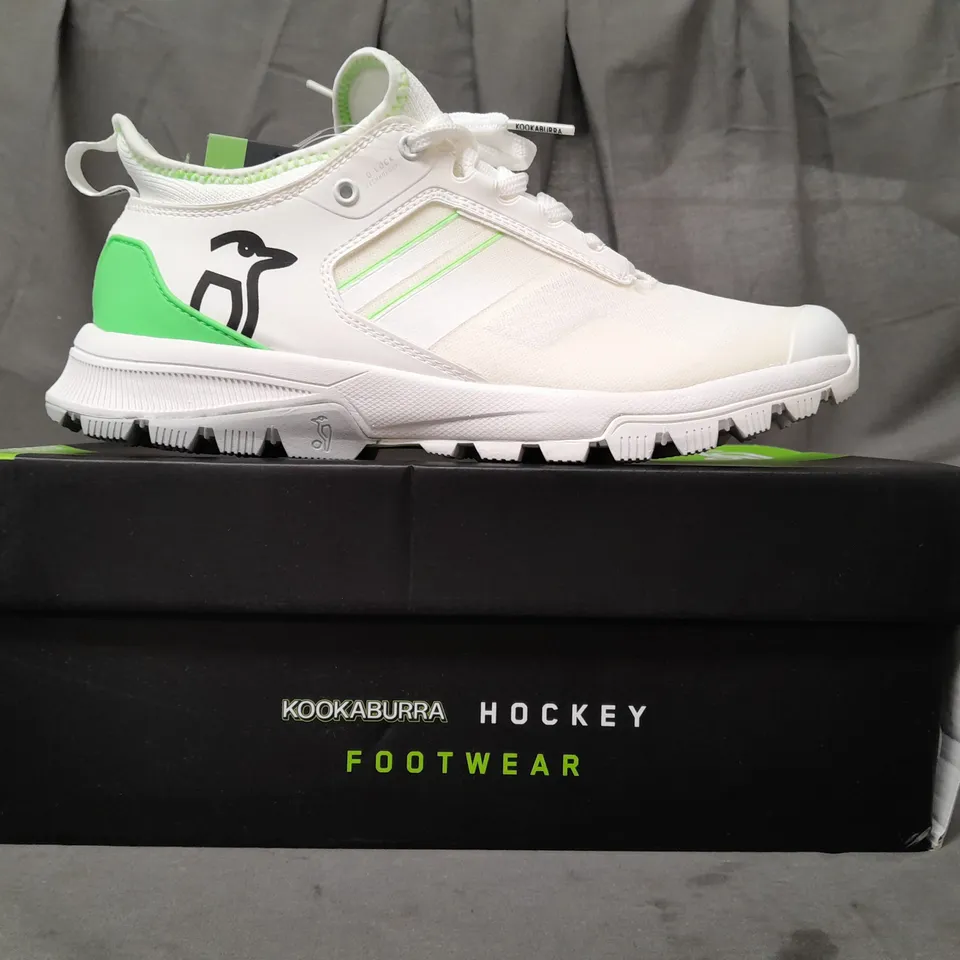 BOXED PAIR OF KOOKABURRA HOCKEY SPIRIT SHOES IN WHITE/GREEN UK SIZE 10