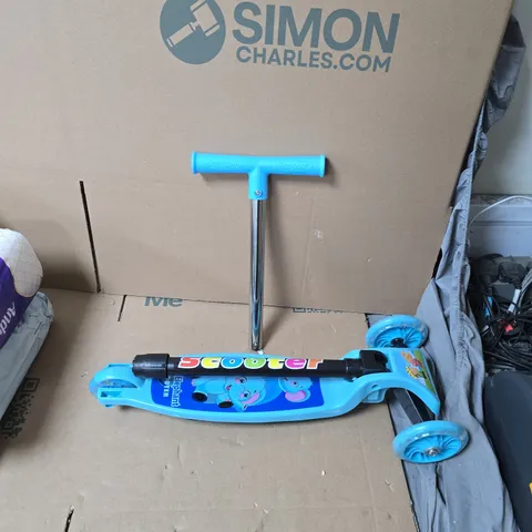 Blue kids' kick scooter with elephant deck design 