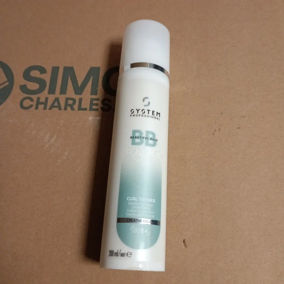 BOX OF APPROXIMATELY 8 WELLA SYSTEM COSMETIC ITEMS INCLUDING CURL DEFINER AND REPAIR MASK 