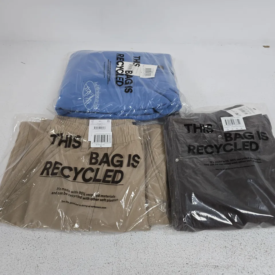 APPROXIMATELY 20 ASSORTED CLOTHING ITEMS IN VARIOUS SIZES, COLOURS & STYLES TO INCLUDE STRAIGHT CARGO PANTS, BALLOON PANTS, GRAPHIC HOODIE, ETC