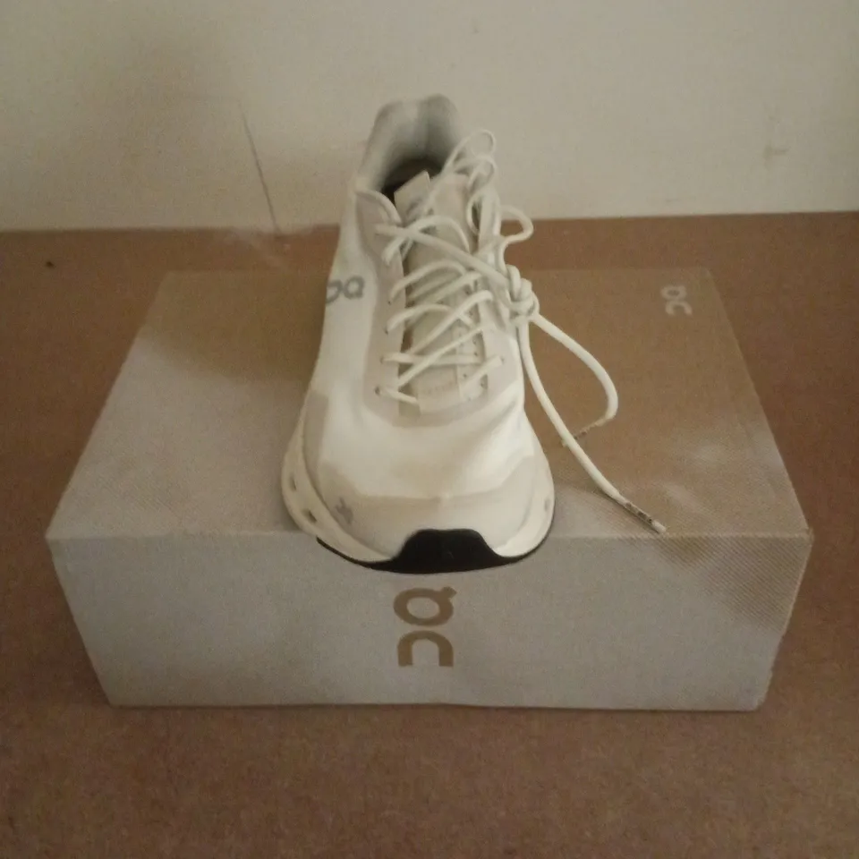 BOXED PAIR OF ON CLOUDNOVA FORM IN WHITE - UK 5
