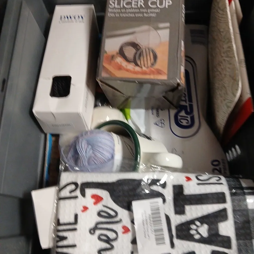 APPROXIMATEY 15 HOUSEHOLD ITEMS TO INCLUDE HENRY SCENT PODS, KNITTING YARN AND BAMBOO GOLF TEES