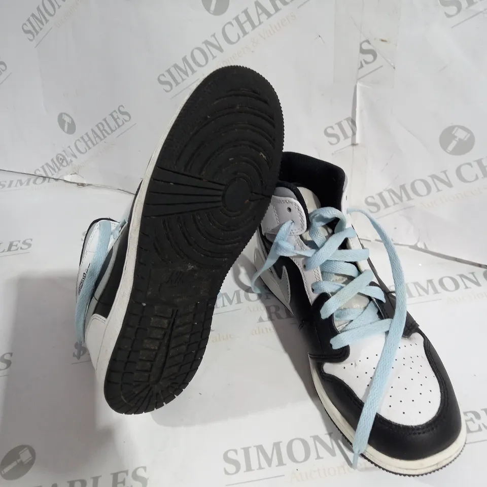 PAIR OF NIKE AIR JORDAN SHOES SIZE 4 