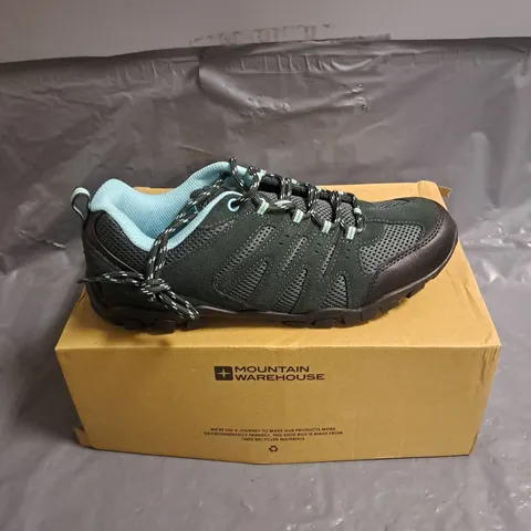 BOXED PAIR OF MOUNTAIN WAREHOUSE WOMENS WALKING SHOE 2 IN PETROL SIZE UK 8