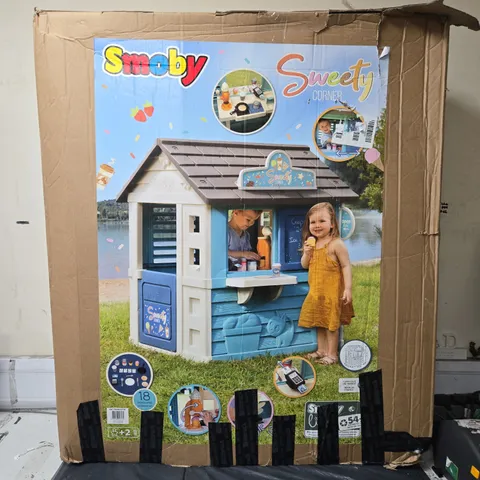 BOXED SMOBY SWEET CORNER PLAYHOUSE