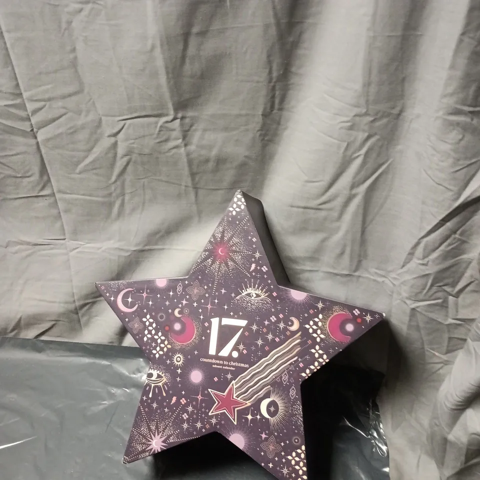 PURPLE STAR ADVENT CALENDAR DECORATION – COUNTDOWN TO CHRISTMAS, NUMBER 17
