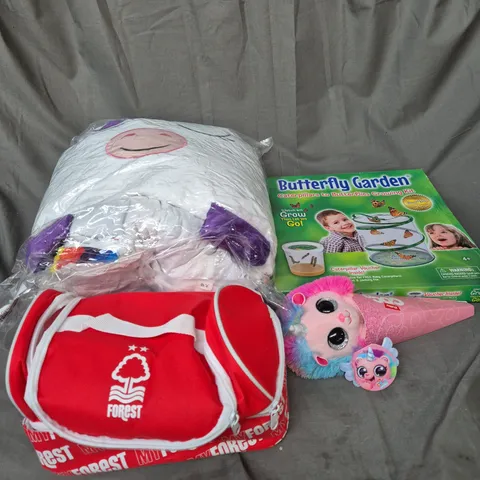 LARGE BOX OF ASSORTED TOYS AND GAMES TO INCLUDE TEDDIES, BUTERFLY GARDEN AND NOTTINGHAM FOREST LUNCHBOX