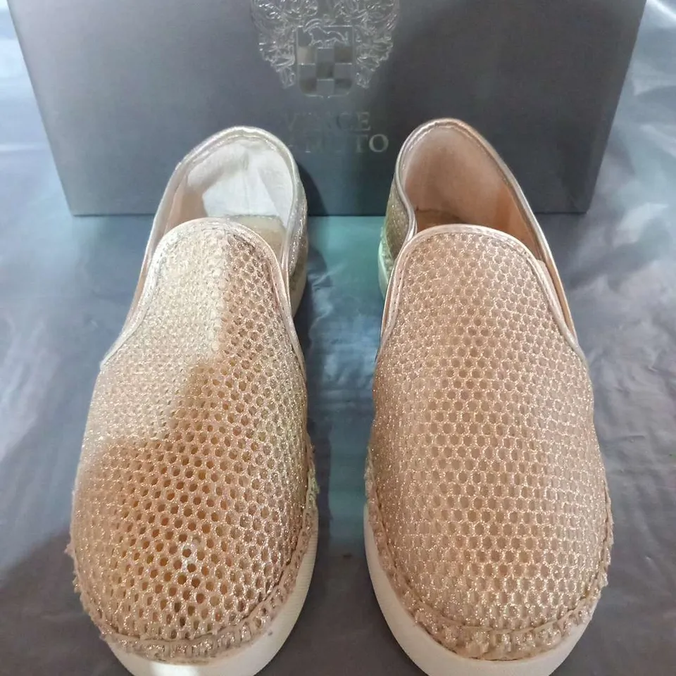 BOXED VINCE CAMUTO TAMBIE GOLD FABRIC SNEAKERS SIZE 3.5