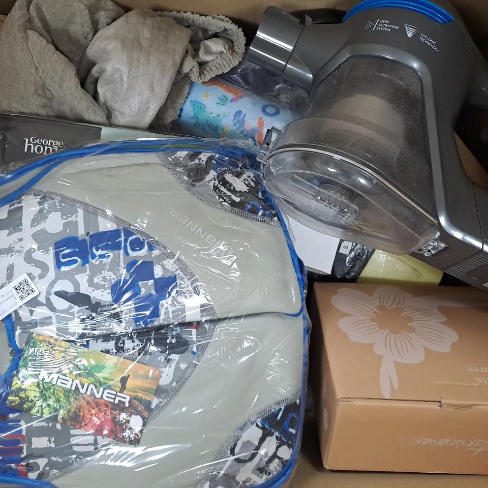 BOX OF APPROXIMATELY 10 ASSORTED HOUSEHOLD ITEMS TO INCLUDE SMALL PORTABLE JUICER, PORTABLE ELECTRIC IRON, ETC - COLLECTION ONLY