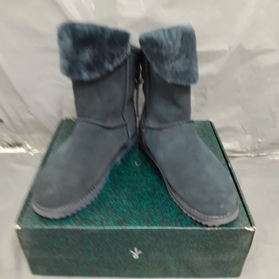 EMU AUSTRALIA BIRDWOOD WATERPROOF SHEEPSKIN BOOTS - MIDNIGHT BLUE, SIZE 6