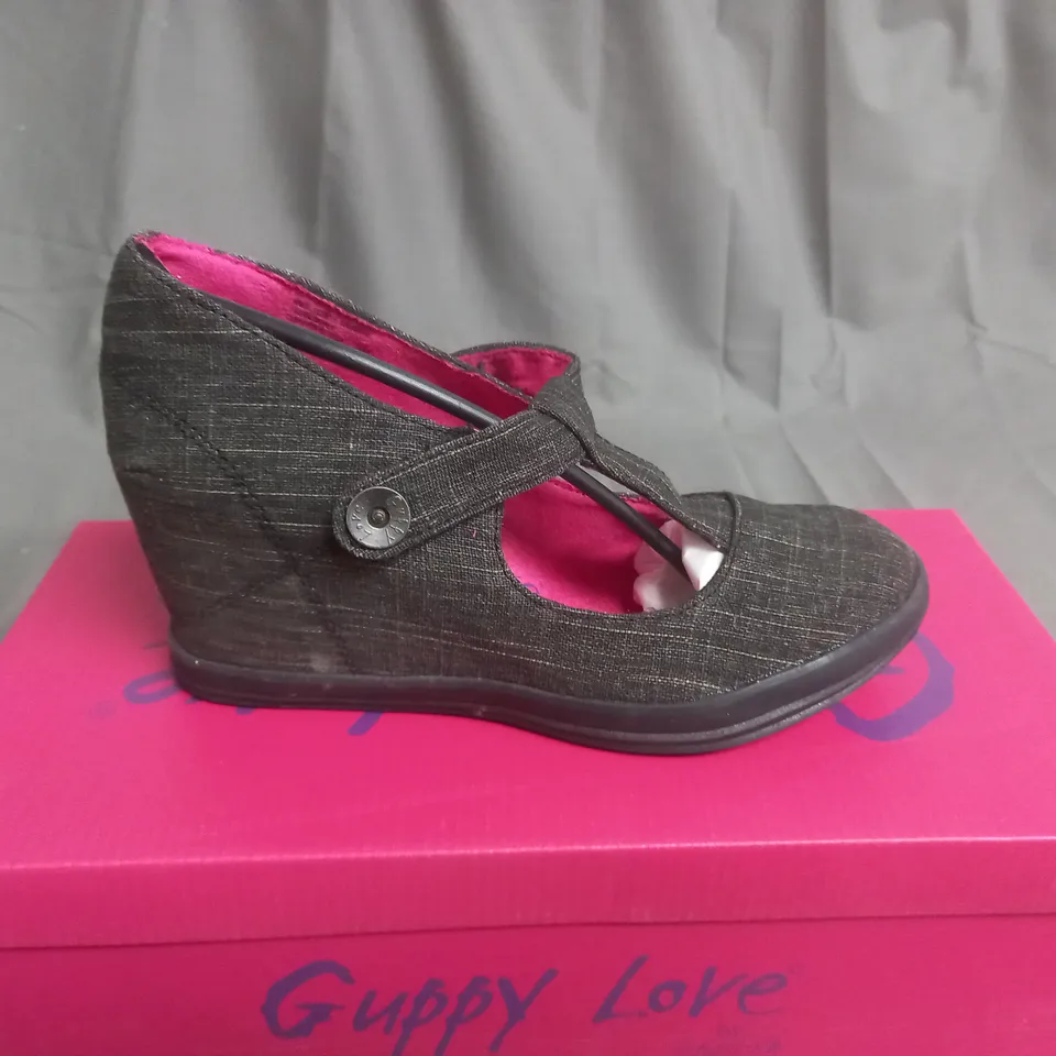 BOX OF APPROXIMATELY 10 BLACK  GUPPY LOVE BY BLOWFISH SHOES IN VARIOUS SIZES 