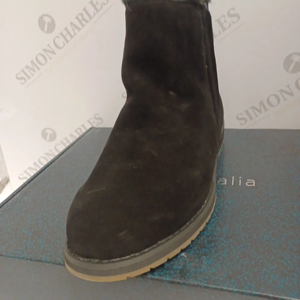 BOXED EMU PANU WATER RESISTANT SUEDE BOOTS, BLACK - SIZE 7