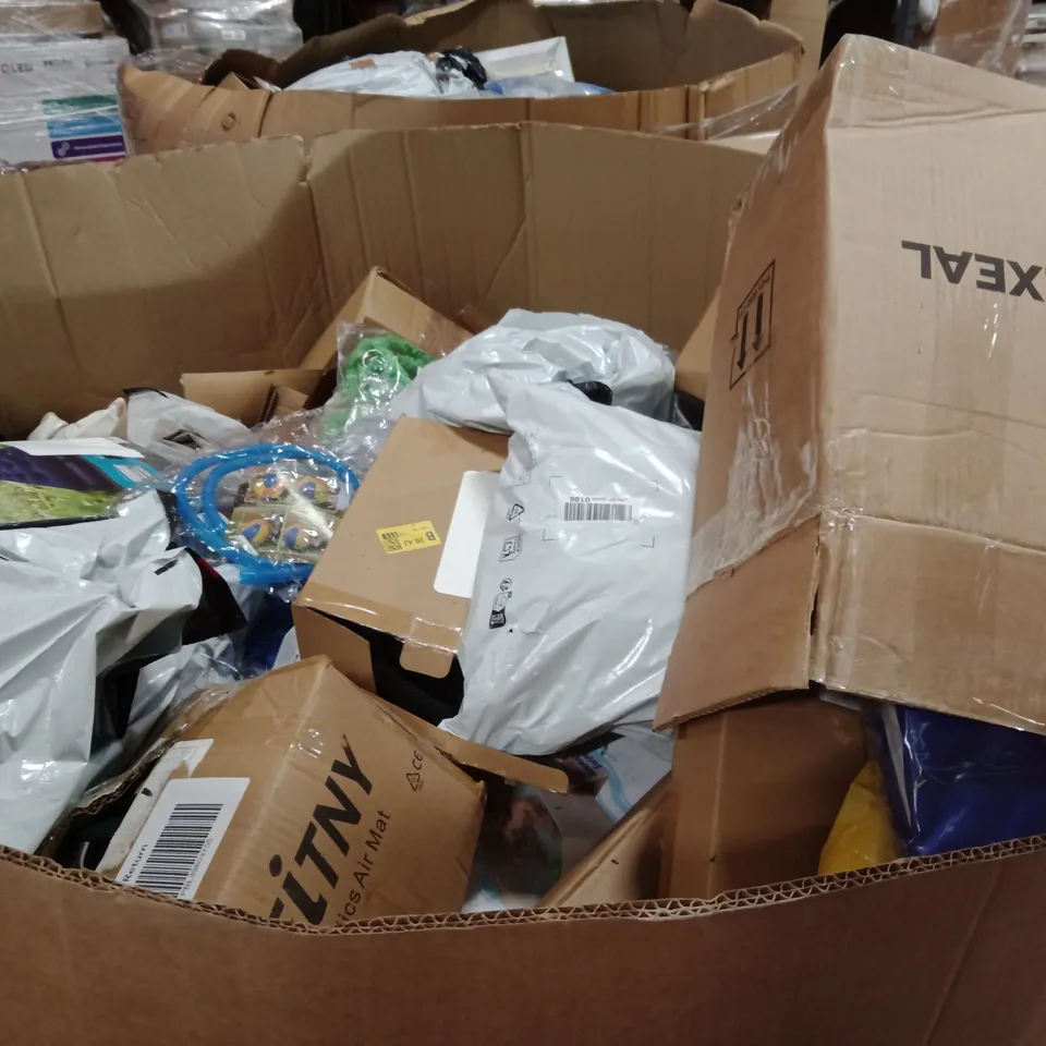 PALLET CONTAINING A LARGE QUANTITY OF HOSES