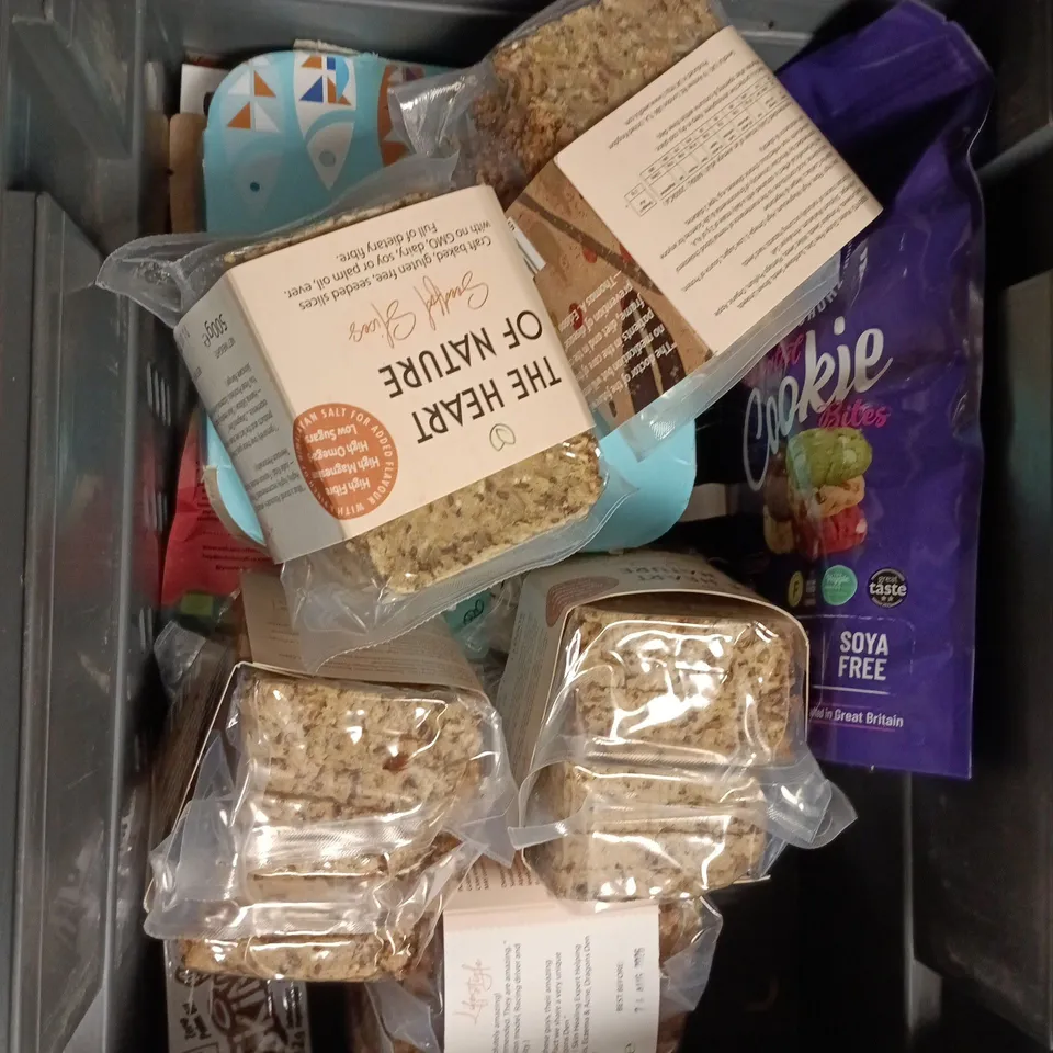APPROXIMATELY 12 ASSORTED FOOD AND DRINKS ITEMS TO INCLUDE - PEPSI MAX TROPICAL, SALTED CARAMEL PROTEIN PORRIDGE POT, ASSORTED COOKIE BITES ETC  