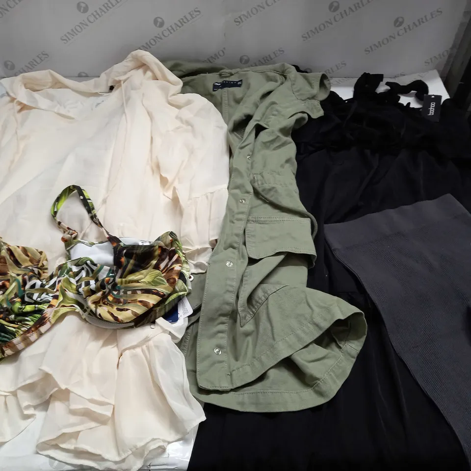 LARGE QUANTITY OF CLOTHING ITEMS TO INCLUDE DRESSES, SWEATERS, JEANS, T-SHIRTS, ETC