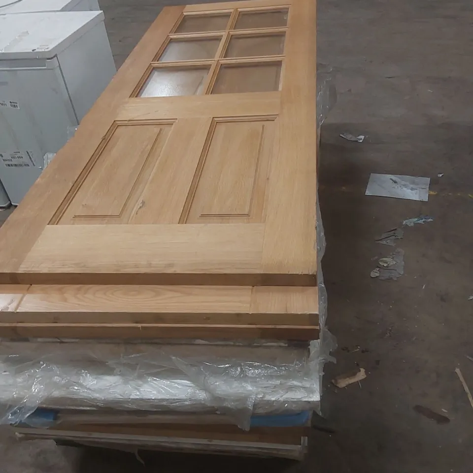 PALLET CONTAINING A VERY LARGE QUANTITY OF ASSORTED INTERIOR DOORS 