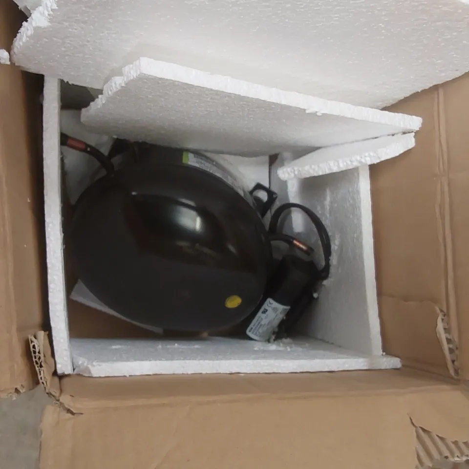 PALLET CONTAINING A VERY LARGE QUANTITY OF EMBRACO COMPRESSORS ECT