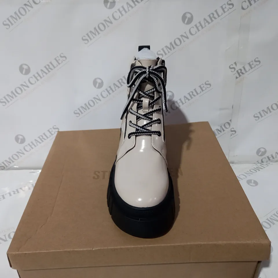 STEVE MADDEN INCREDIBLE CHUNKY LACE UP BOOT SIZE 3