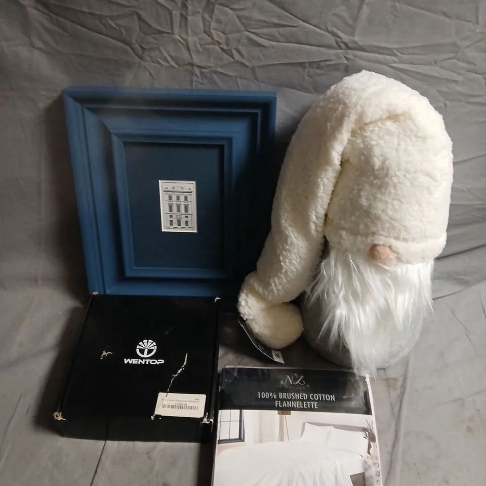 APPROXIMATELY 15 ASSORTED HOUSEHOLD PRODUCTS TO INCLUDE A CHRISTMAS GONK, PILLOW CASES AND STRIP LIGHTS