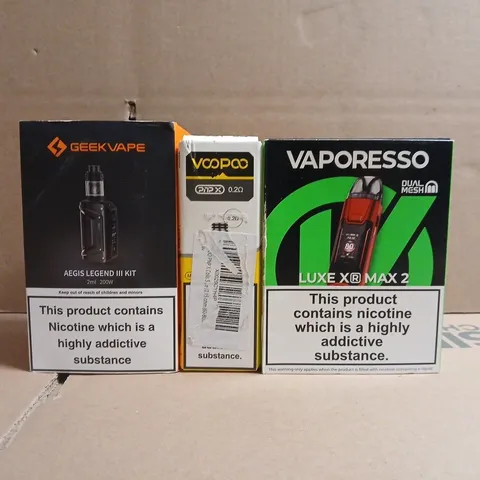 APPROXIAMTELY 15 ASSORTED VAPING PRODUCTS TO INCLUDE VAPORESSO, VOOPOO, GEEKVAPE, ETC - COLLECTION ONLY