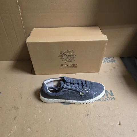 JO & JOE GREY SUEDE LACE-UP SNEAKERS WITH SIDE ZIP – WOMEN'S FOOTWEAR - UK SIZE 4