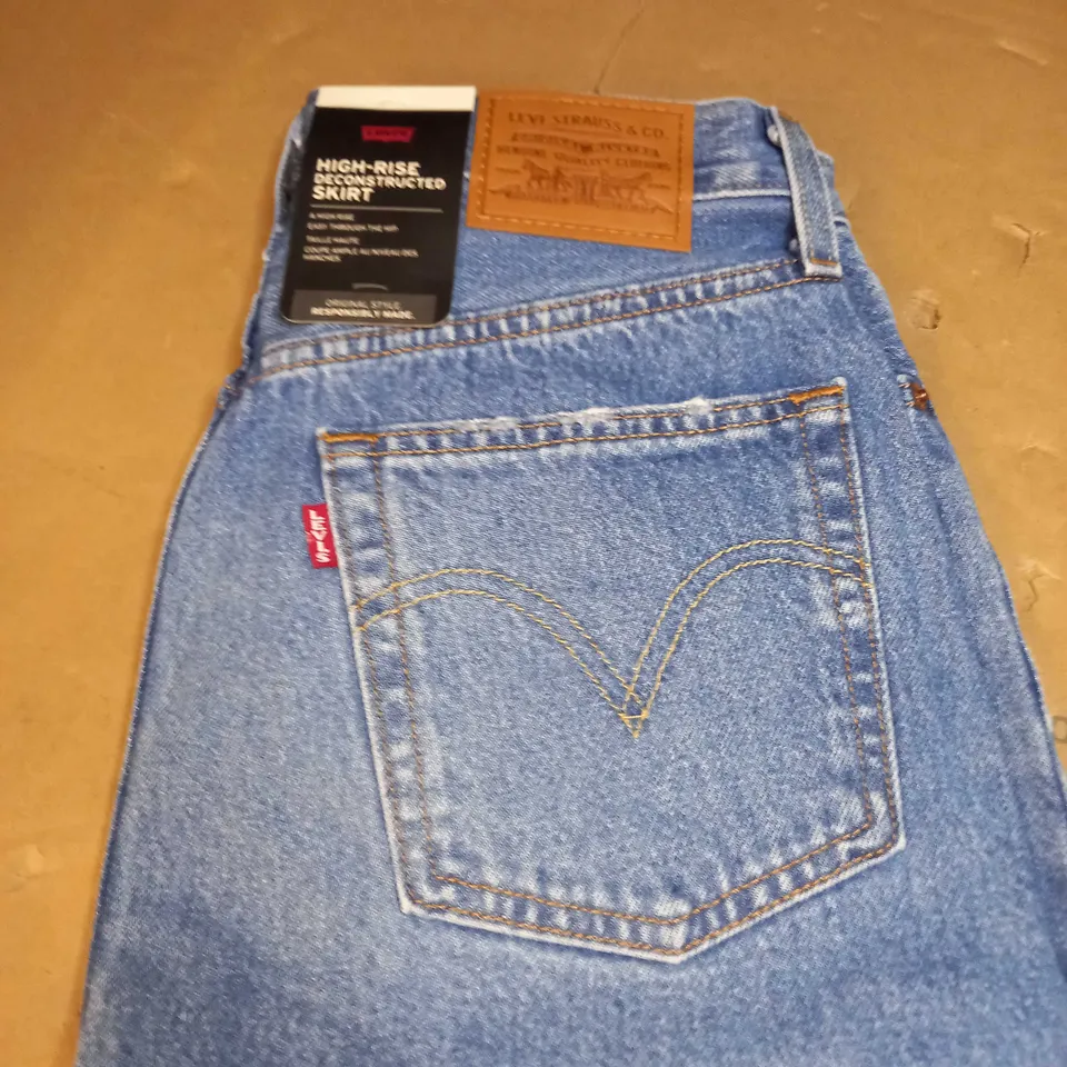 LEVIS HIGH-RISE DECONSTRUCTED SKIRT SIZE 26