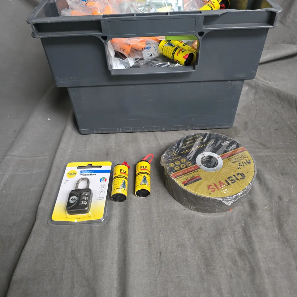 APPROXIMATELY 25 ITEMS INCLUDING A FLY CATCHER A YALE LOCK AND GRINDER DISC PLUS VARIOUS HARDWARE DIY ITEMS .
