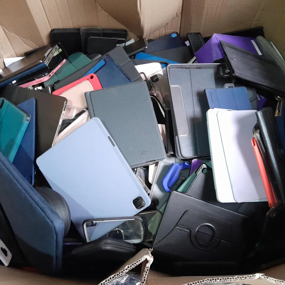 PALLET OF LARGE QAUNTITY OF ASSORTED CASES FOR TABLETS, PHONES AND OTHER ELECTRICALS - COLLECTION ONLY