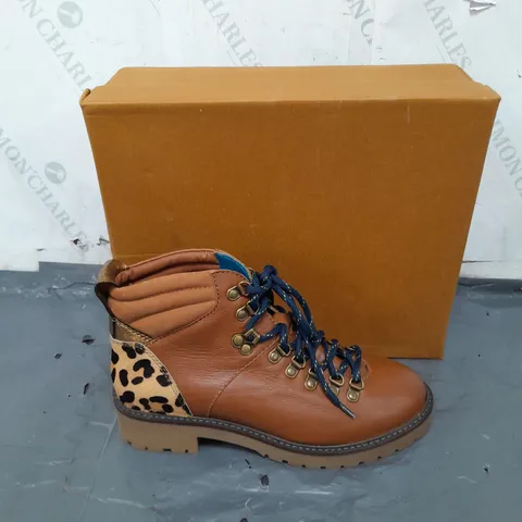 BOXED PAIR OF WHITE STUFF BROWN LEATHER BOOTS SIZE 6