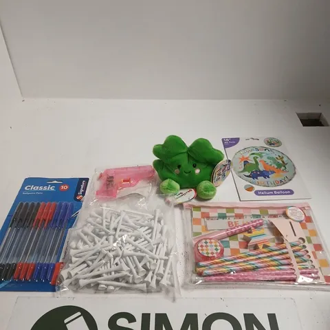 TOTE OF APPROXIMATELY 10 ASSORTED ITEMS INCLUDING PALM PALS CHANCE CLOVER, A STATIONARY SET AND A HELIUM BALLOON