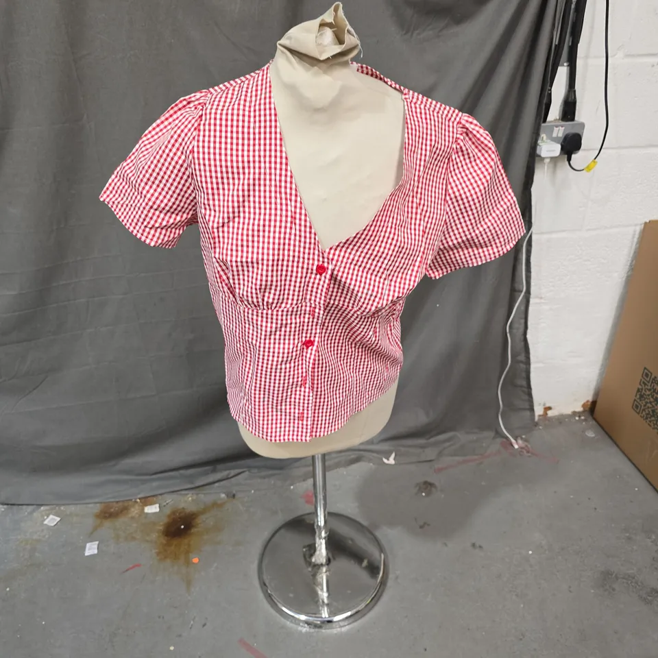CHARLIE SUEDE WOMEN'S RED GINGHAM BUTTON-FRONT BLOUSE – SIZE L 