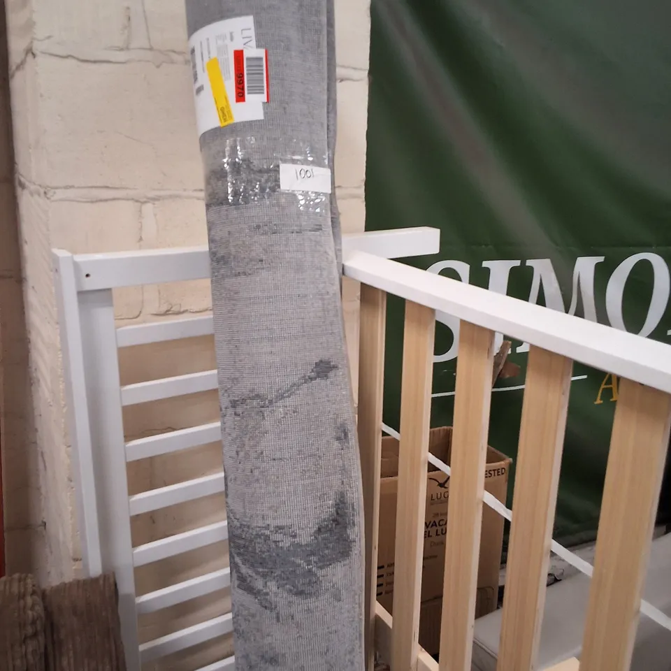 LOT OF 5 ASSORTED FURNITURE ITEMS TO INCLUDE WOODEN BEDFRAME, RECLINING SINGLE SEATER AND HOME LIVING FLOOR RUG