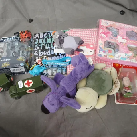 APPROXIMATELY 15 ASSORTED TOYS & GAMES TO INCLUDE STAR WARS AQUA DROID TOY, MILITARY AMBULANCE TOY, CORINTHIAN MANCHESTER UNITED JOHN OSHEA FIGURE, ETC