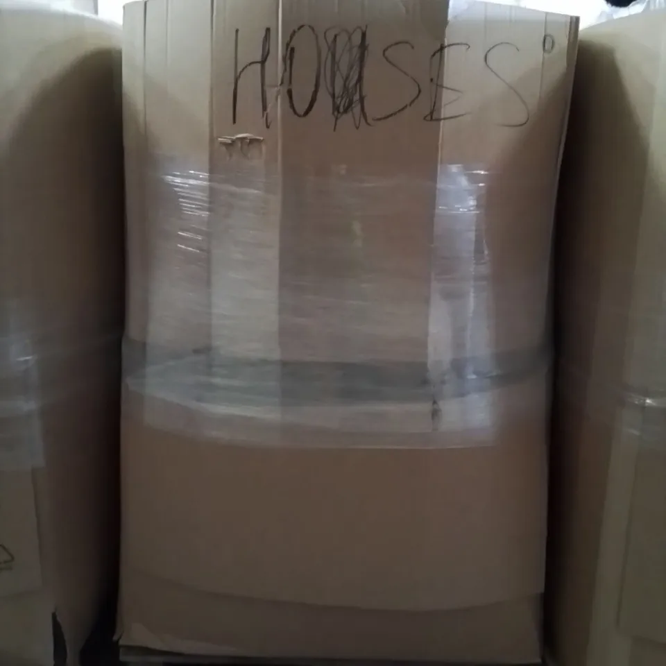 PALLET CONTAINING A LARGE QUANTITY OF HOSES 