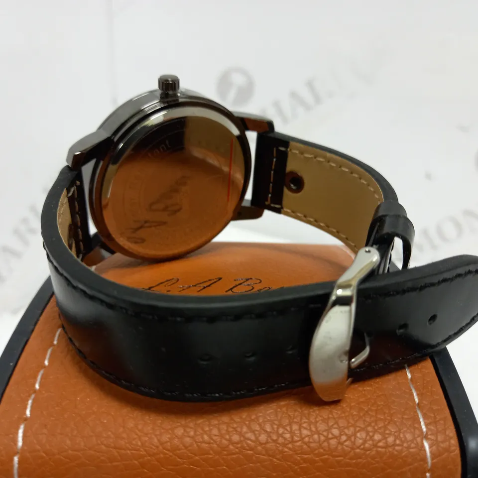 LA BANUS BLACK & WHITE DIAL LEATHER STRAP WRISTWATCH 