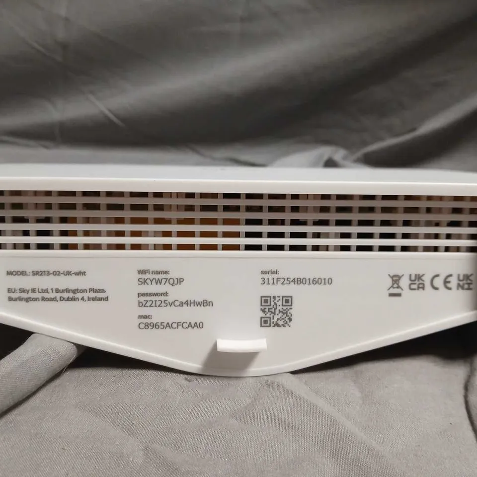 SKY SR213-02-UK WHITE WIRELESS ROUTER