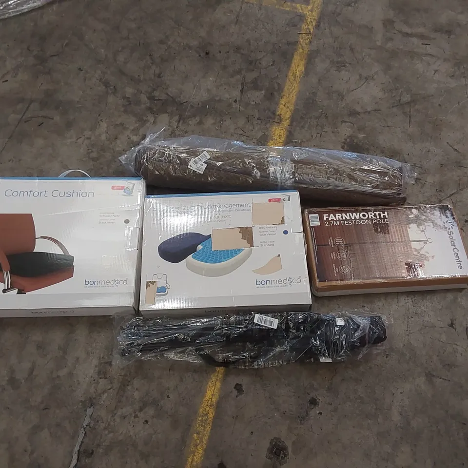 PALLET OF ASSORTED ITEMS INCLUDING: CHAIR CUSHIONS, RUG, FESTOON POLE, CAMPING STOOL ECT
