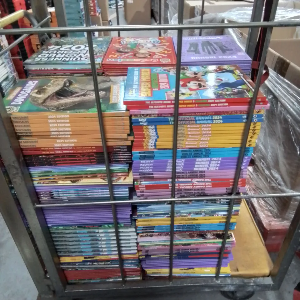 CAGE OF ASSORTED 2024 ANNUALS TO INCLUDE BLUEY, COCOMELON, MINECRAFT, SUPER MARIO AND GUINESS RECORDS 