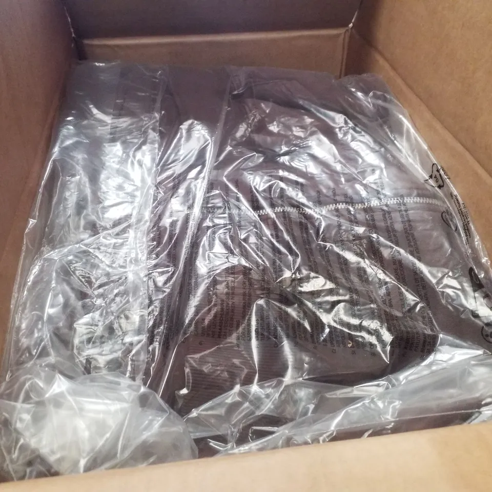 PALLET CONTAINING ASSORTED CLOTHING INCLUDING BAGGY JEANS, ZIP UP HOODIES & CREW SWEATERS