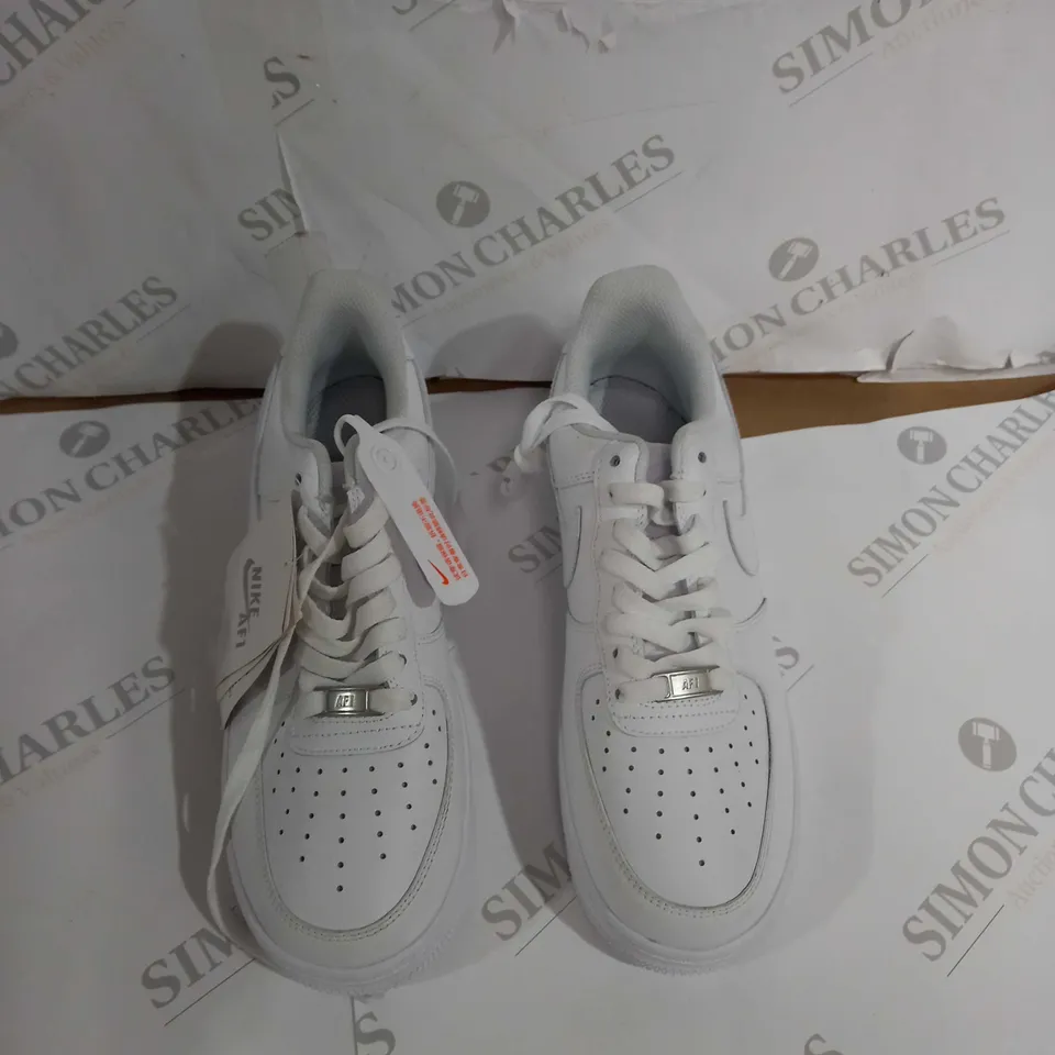 UNBOXED PAIR OF NIKE AIR FORCE WHITE UK 7 
