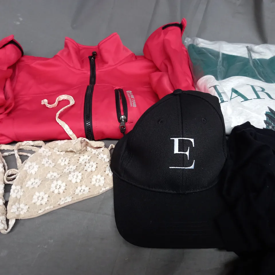 BOX OF APPROXIMATELY 25 ASSORTED CLOTHING ITEMS TO INCLUDE - HAT , T-SHIRT  , QUARTER ZIP ETC