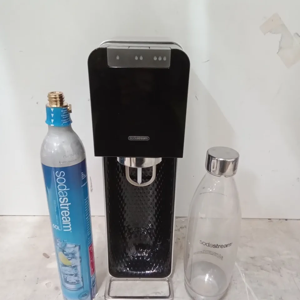 BOXED SODA STREAM ELECTRIC SPARKLING WATER MAKER