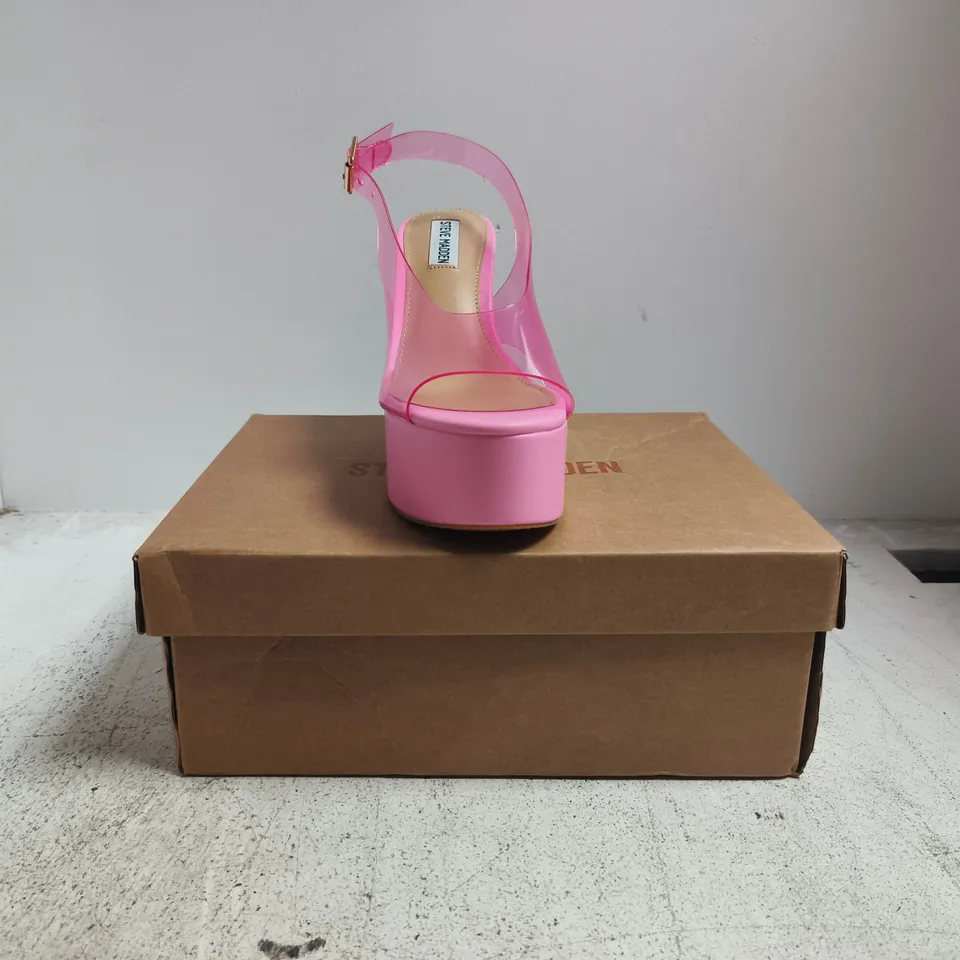 BOXED PAIR OF STEVE MADDEN PEEP TOE PLATFORM WEDGE HEEL SANDALS IN PINK SIZE EU 38