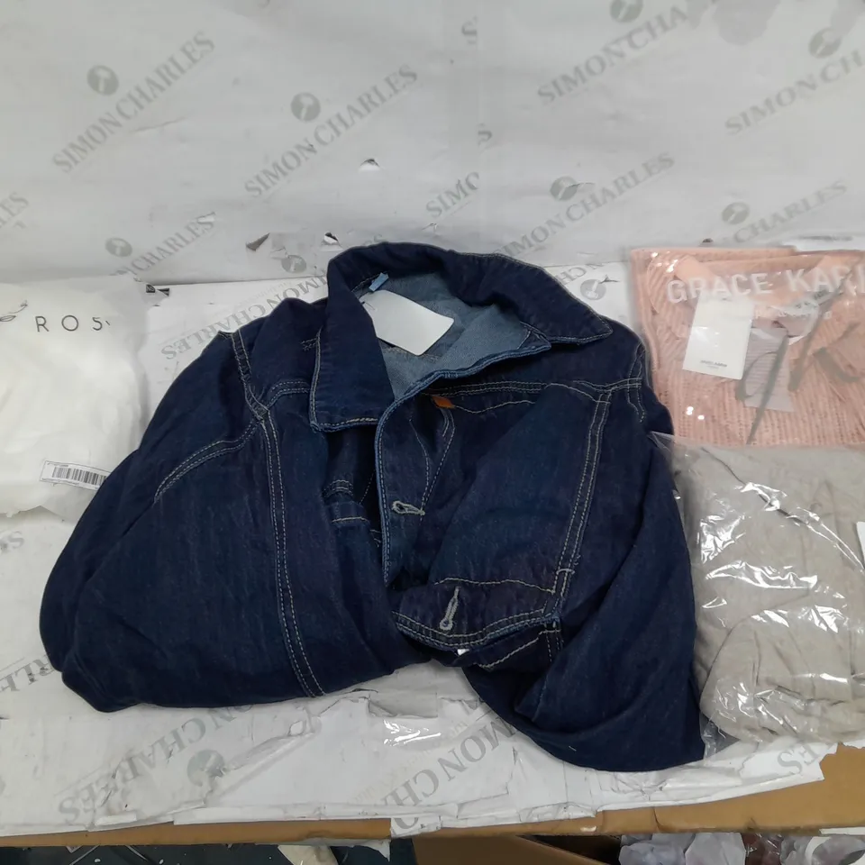 BOX OF APPROXIMATELY 18 ASSORTED ITEMS TO INCLUDE - DRESSES , JUMPERS , AND  T-SHIRTS ETC