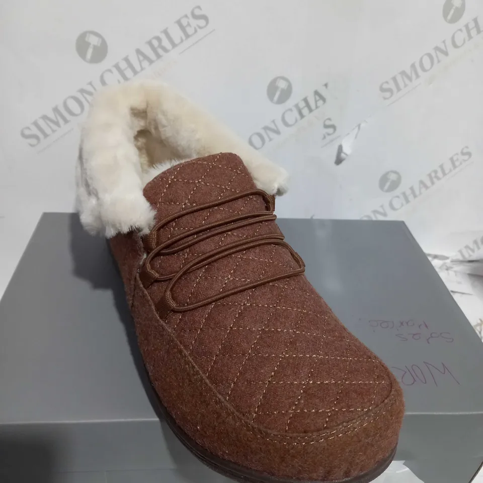 BOXED VIONIC BELIEVE SLIPPERS IN TOFFEE SIZE 8