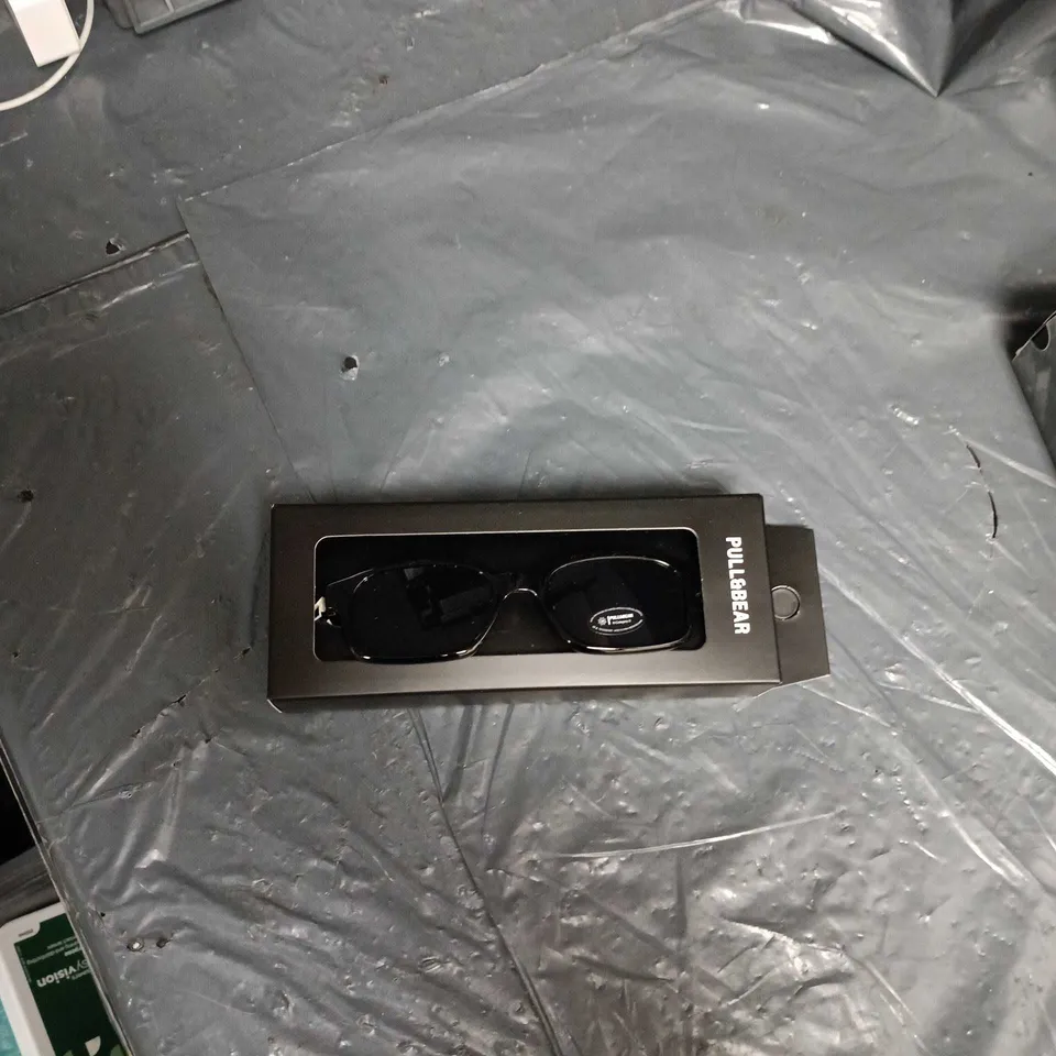 PULL&BEAR SUNGLASSES – BLACK FRAME, BOXED